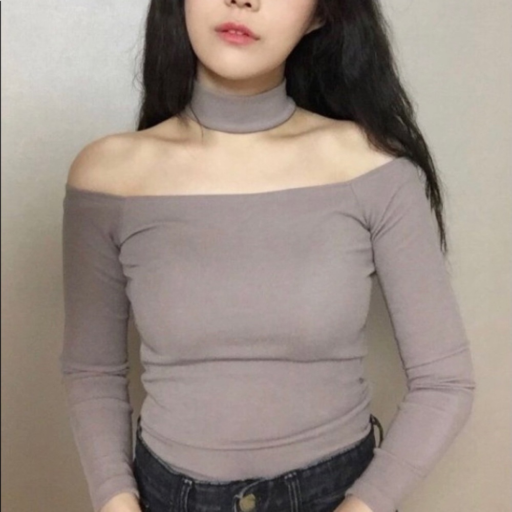 Off shoulder choker top
